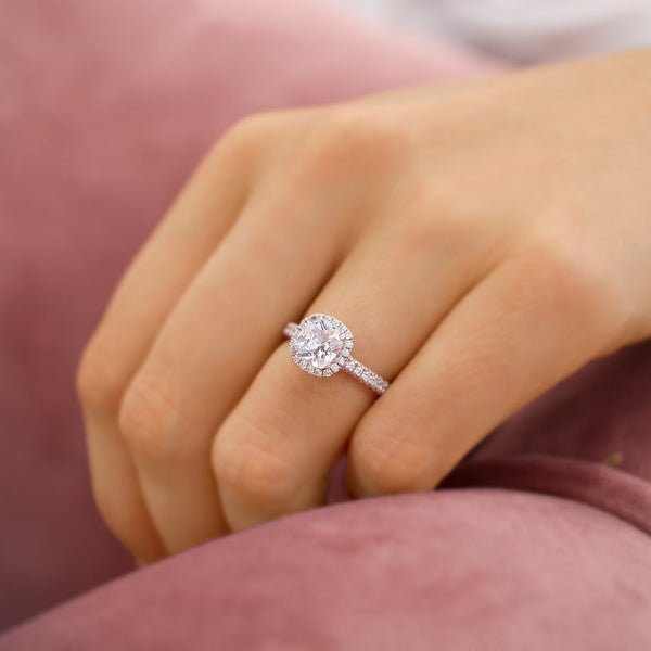5 Reasons You Should Choose A Moissanite Engagement Ring
