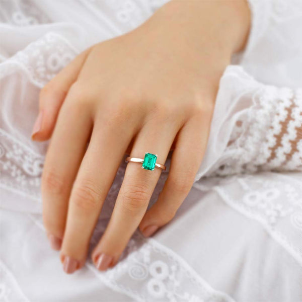 Your Guide To Exquisite Emerald Engagement Rings