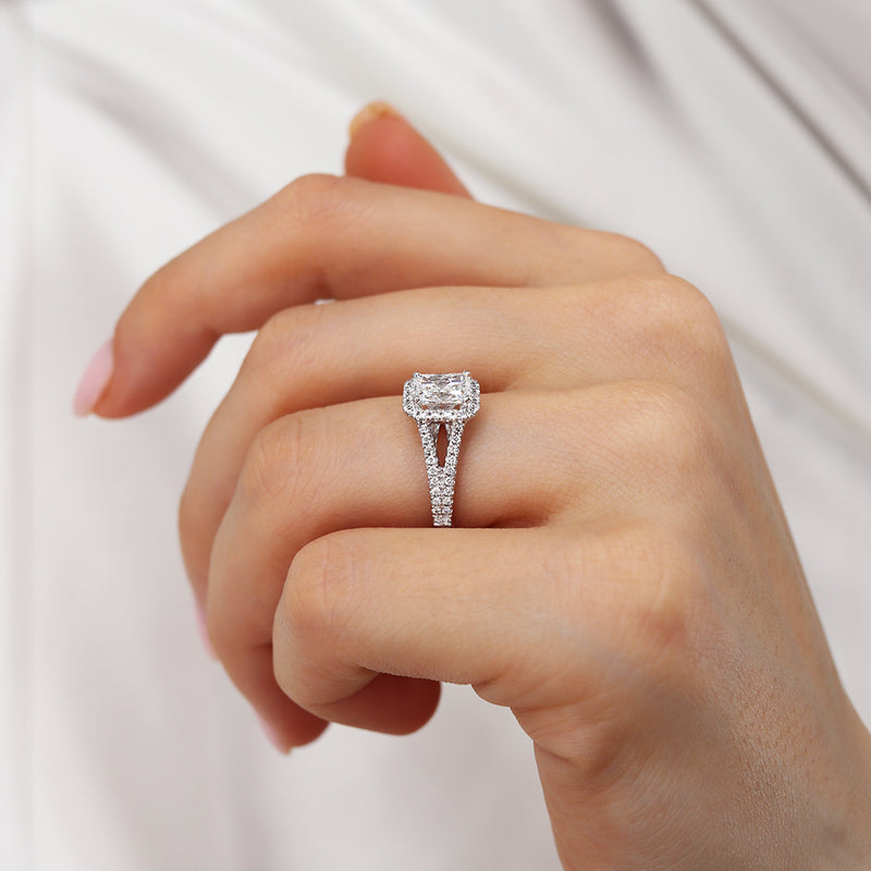 Round Diamond Engagement Ring Split Shank at Diamond and G