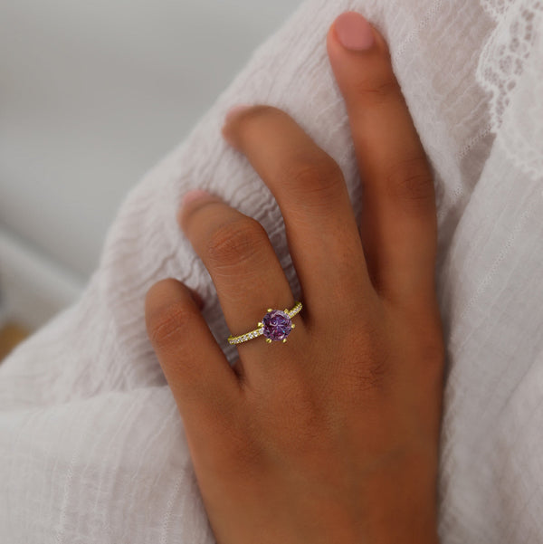 LILLIE LUXE - Chatham® Round Alexandrite Solitaire Engagement Ring 18k Yellow Gold