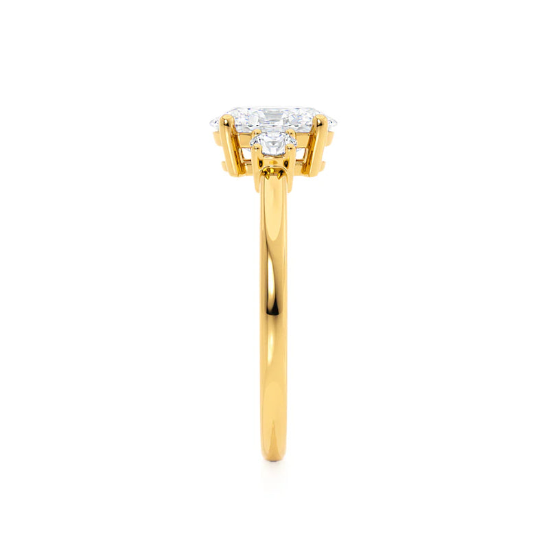 LOUELLA - Oval Lab Diamond Diamond 18k Yellow Gold Trilogy Ring