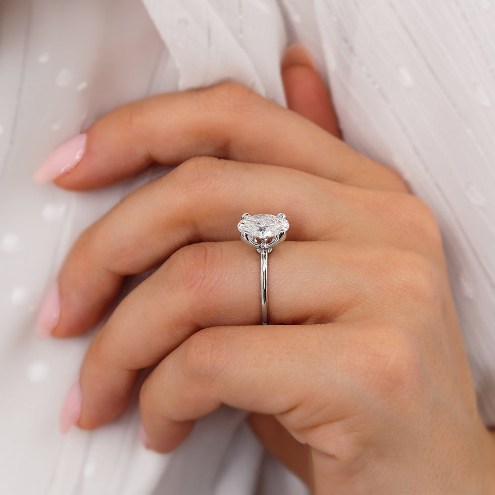 Lulu Oval Moissanite 18k White Gold Petite Solitaire Ring | Lily
